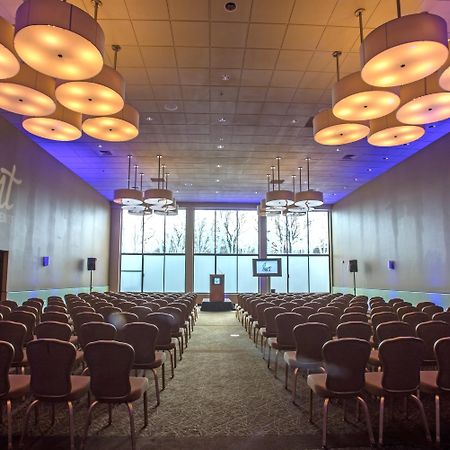 Holiday Inn Boston - Cambridge Area By Ihg Somerville Exterior foto