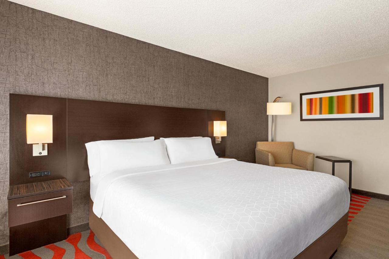 Holiday Inn Boston - Cambridge Area By Ihg Somerville Exterior foto