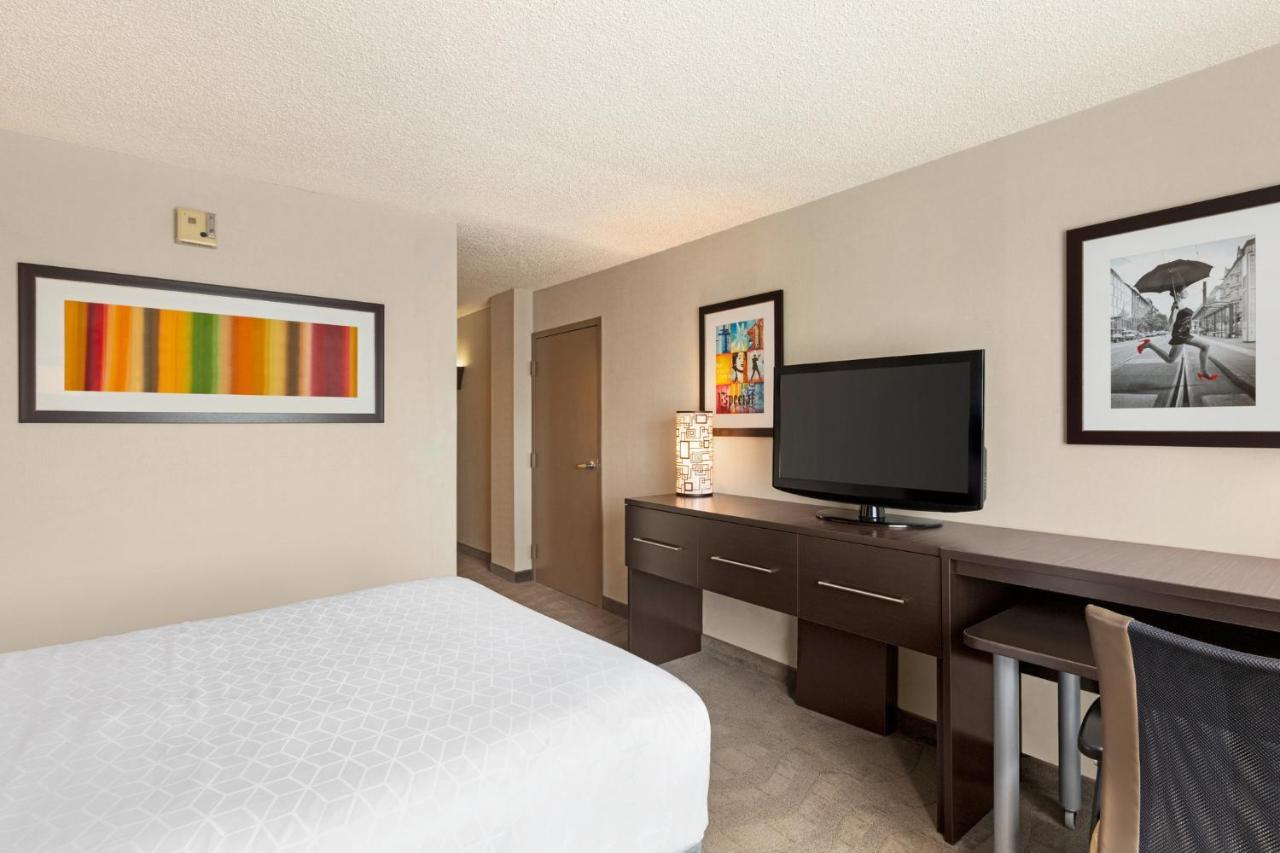 Holiday Inn Boston - Cambridge Area By Ihg Somerville Exterior foto