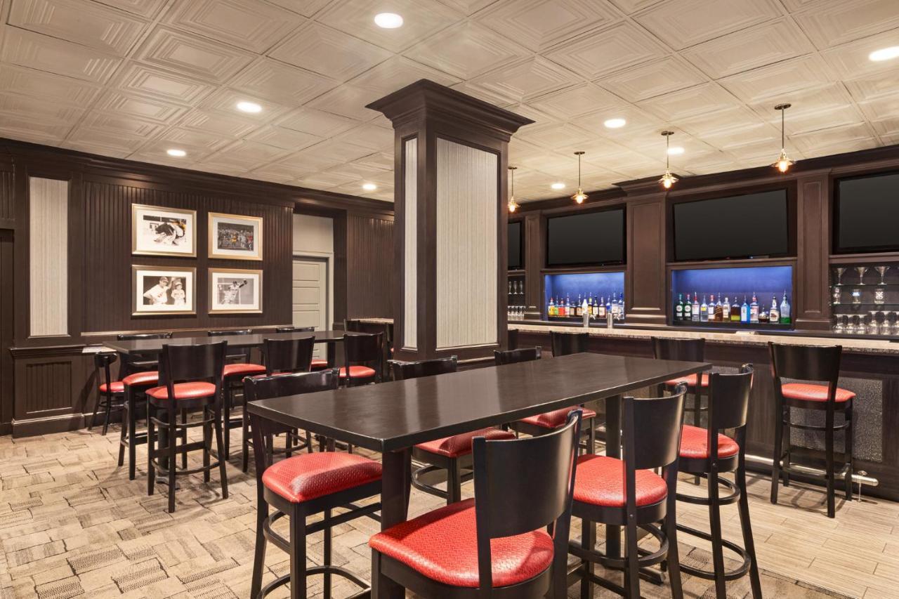 Holiday Inn Boston - Cambridge Area By Ihg Somerville Exterior foto