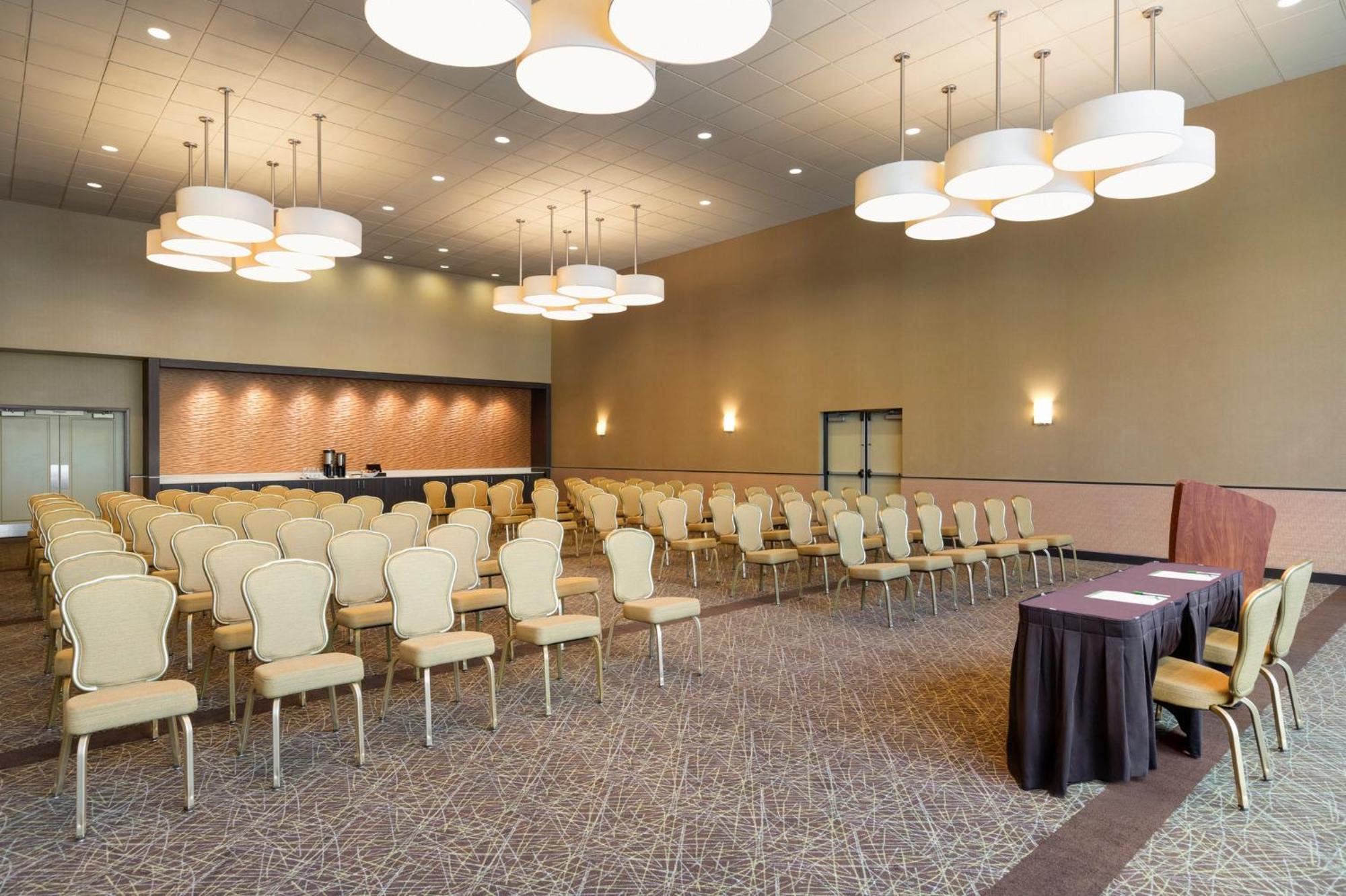 Holiday Inn Boston - Cambridge Area By Ihg Somerville Exterior foto